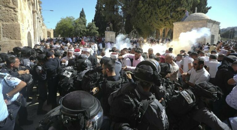 Scontri e provocazioni a Gerusalemme Est. Urge una politica di pace e il riconoscimento dei diritti negati ai palestinesi