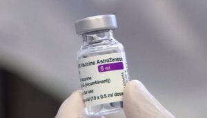 I medici chiedono di non somministrare il vaccino AstraZeneca ai giovani