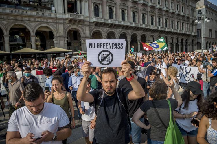 Proteste ‘no green pass’, insulti e minacce ai giornalisti. Fnsi: “Individuare e punire i responsabili”