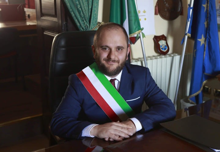 Un democratico non può essere amico di un fascista – Lettera aperta al Presidente della Puglia, Emiliano