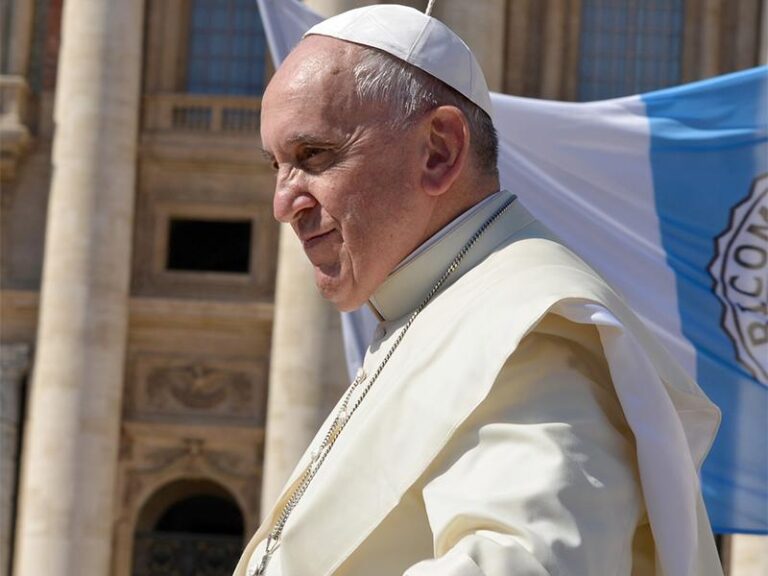 Papa Francesco: “Essere informati correttamente è un diritto umano”