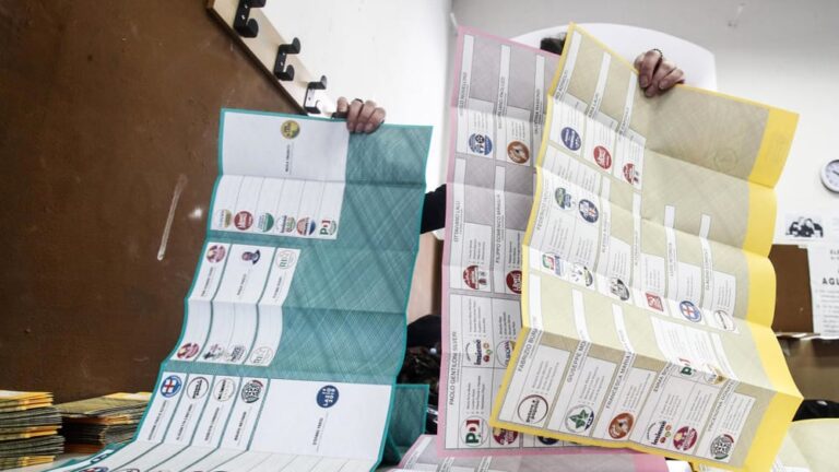 Basta pollici su e giù sui social, altrimenti gli elettori restano a casa