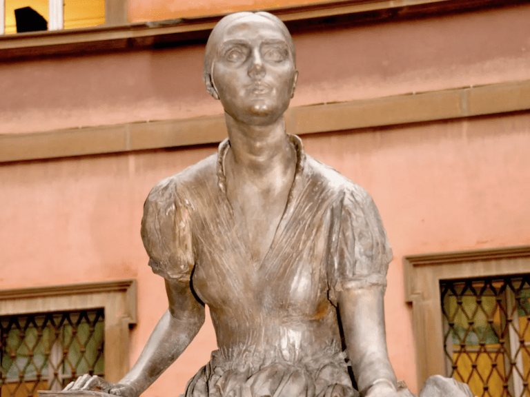 In Italia ci sono troppo poche sculture dedicate alle grandi donne: ecco perché è nato il progetto “Monumenti alle donne!”