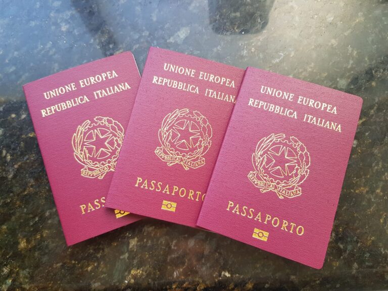 Passaporti, basta privilegi