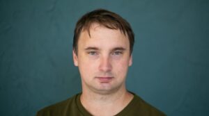 Bielorussia, continuano le repressioni contro i media indipendenti. Resta in carcere il giornalista Andrei Kuznechyk