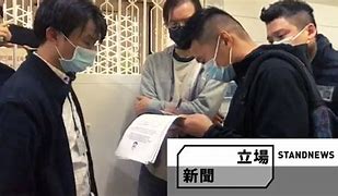 Hong Kong, la polizia fa irruzione nella redazione di Stand News e arresta sei persone