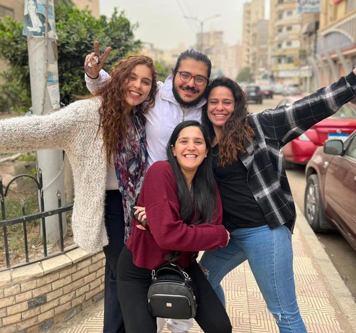 Patrik Zacki libero, il primo abbraccio è con la mamma. “Grazie Italia”