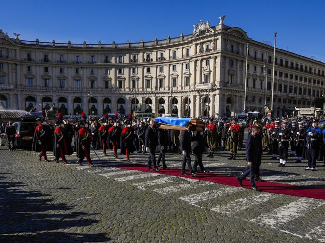 Le parole del Cardinale Zuppi al funerale di Sassoli: “Non ideologie, ma ideali”