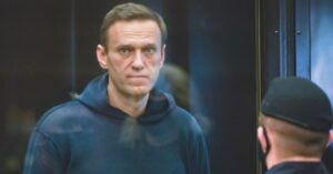 Navalny condannato a 9 anni di prigione. Il leader dell’opposizione russa accusato di appropriazione indebita