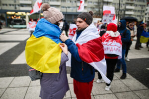 I gesti concreti dei volontari bielorussi in Ucraina