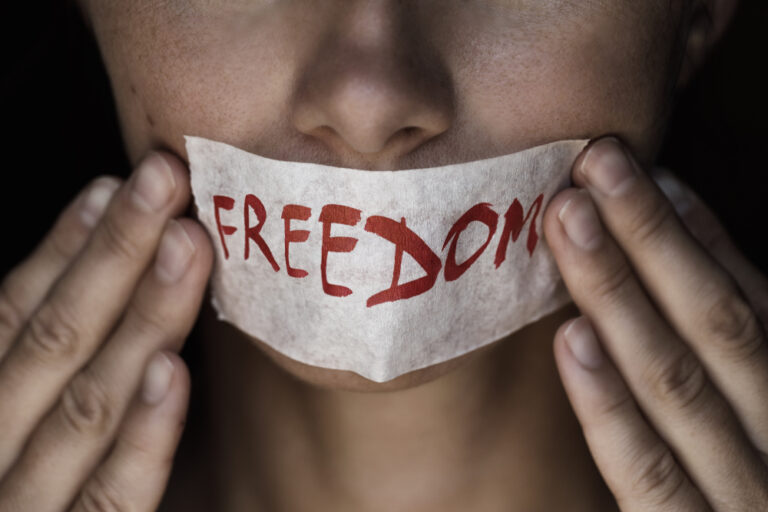 In Francia censura preventiva contro la stampa. Efj: precedente gravissimo