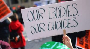 Aborto. La sentenza è un passo indietro nel campo dei diritti umani, che purtroppo non riguarda solo gli Usa