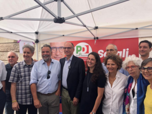 Giornalisti sotto scorta, minacce web e fake news gli argomenti di Enrico Letta  in visita a Valdagno e Recoaro