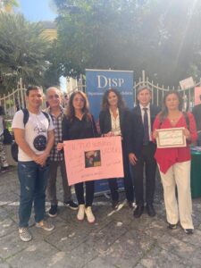 Iran, studenti donano ciocche di capelli all’Università Federico II di Napoli in nome di diritti e libertà