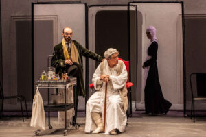 La stringente attualità del “Malato immaginario” nello storico allestimento di Shammah al Teatro Franco Parenti di Milano