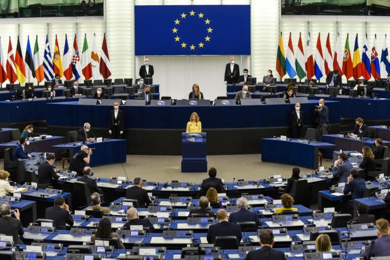 L’Italia come l’Ungheria di Orban nella discriminazione di genere. Il “richiamo” del Parlamento europeo