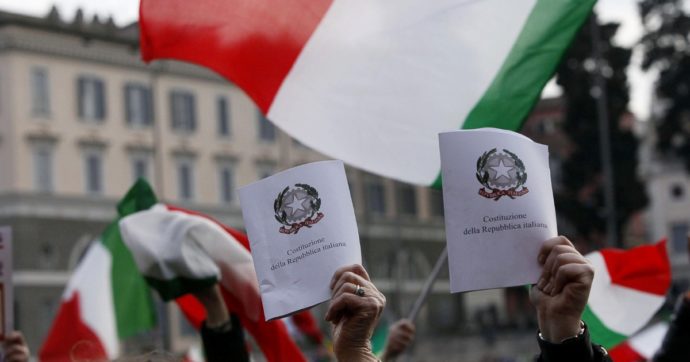 Il presidenzialismo all’italiana rischia di imitare quello di Orban: la Costituzione va difesa subito
