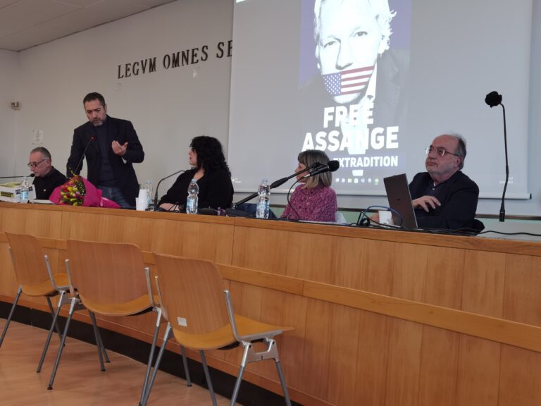 Assange uno di noi: dopo la tessere odg, iscritto al sindacato dei giornalisti della Campania