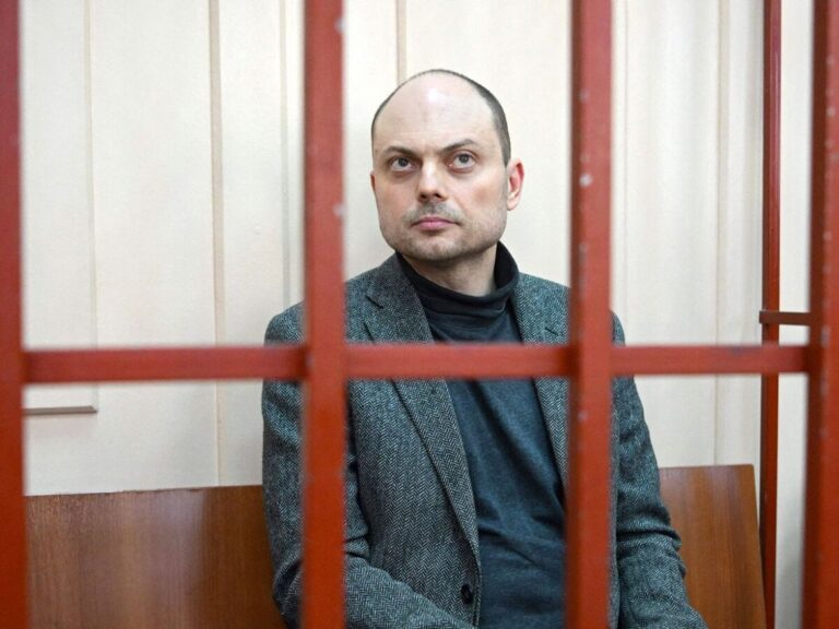 Russia, Kara Murza condannato a 25 anni. La condanna più dura finora inflitta a un oppositore