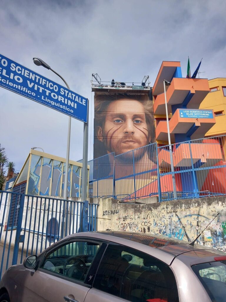 L’omaggio a Mario Paciolla dello street artist Jorit. Il 14 aprile l’inaugurazione
