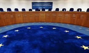 Presunzione d’innocenza e libertà di stampa: i giornalisti devono informare sulle indagini di interesse pubblico