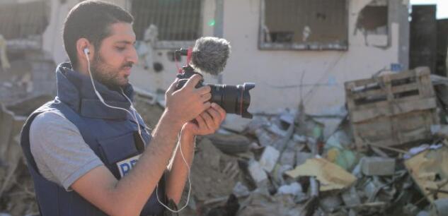 Ucciso da una bomba israeliana il fotoreporter per i diritti umani Roshdi Sarraj