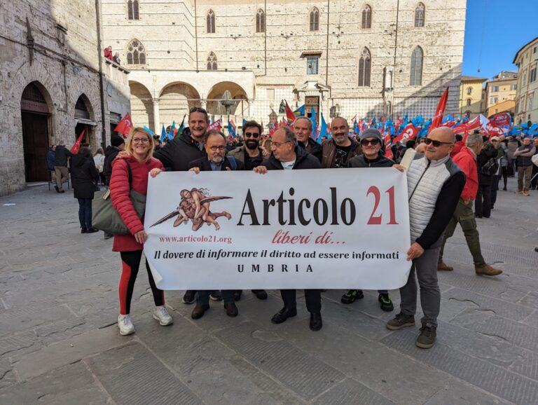 La precettazione è fallita, lo sciopero no. In 60mila a Roma. Articolo 21 in piazza anche a Perugia e Jesi