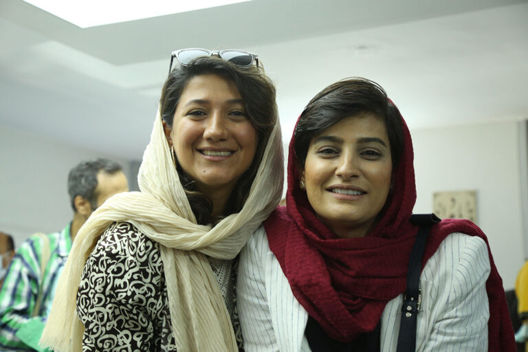 Rilasciate ma subito indagate le due giornaliste iraniane che rivelarono al mondo la fine di Mahsa Amini 