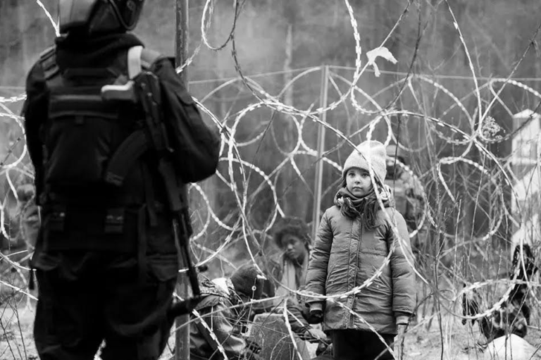 “Green border”, esce il film Gran Premio della Giuria a Venezia, sulla manipolazione dei migranti