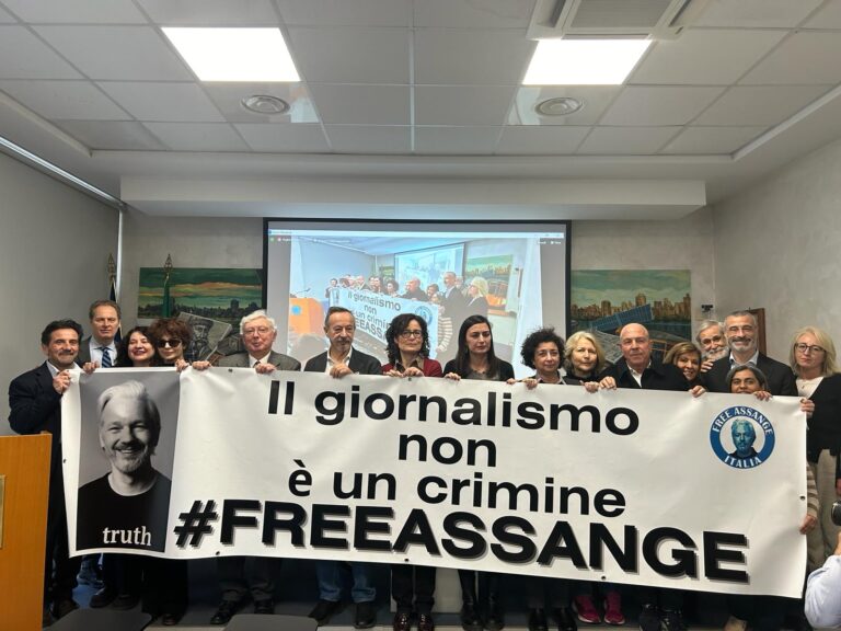 Julian Assange è cittadino di Roma. Vita: alto valore simbolico