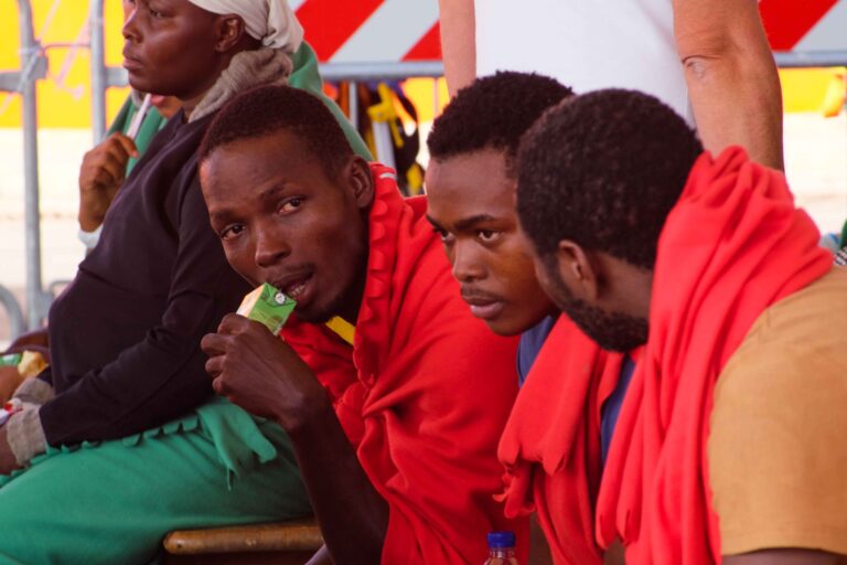 Politiche migratorie: dopo un quarto di secolo di inefficacia, urge una nuova proposta di policy