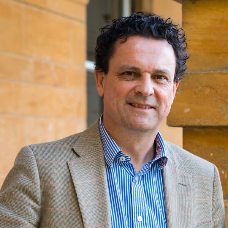 “La necessità di un’informazione accurata non è mai stata così grande”. Intervista con Damien Lewis