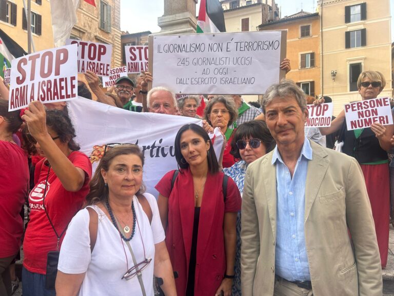 Stop alle armi ad Israele, volti e voci al sit in di Roma
