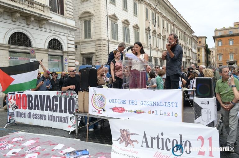 I giornalisti uccisi a Gaza non sono “solo” un brutto numero. Sono nomi, sono storie. E li abbiamo letti in piazza