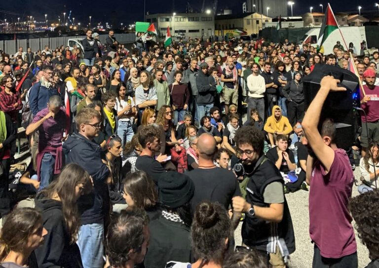 Livorno dice NO alle navi con materiali bellici e prosegue il presidio permanente al porto