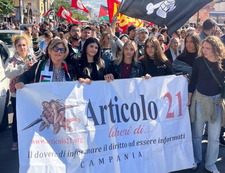 Napoli blocca tutto. “Siamo l’equipaggio di terra!”