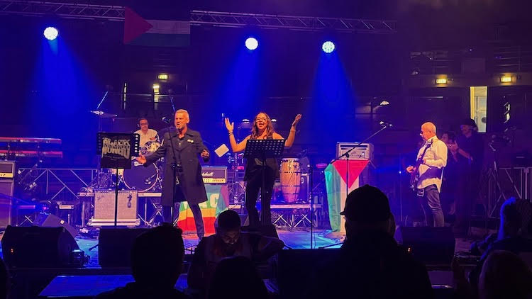 Una bellissima serata di musica e parole ieri sera a Torino per non dimenticare e sostenere la popolazione di Gaza