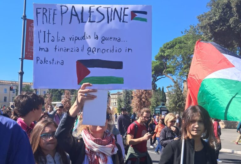 Siamo in piazza per i giornalisti sulla Flotilla e per quelli uccisi a Gaza: hanno spezzato il buio