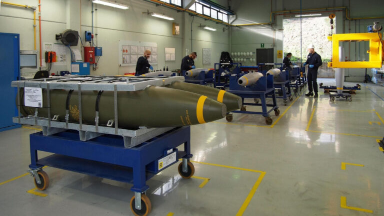 Contro riarmo, colonizzazione, e per pace e solidarietà. Una vicenda paradigmatica