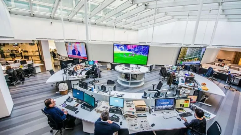 La Stampa in assemblea permanente, il giornale non sarà in edicola: “una giornata drammatica per la storia della nostra testata”