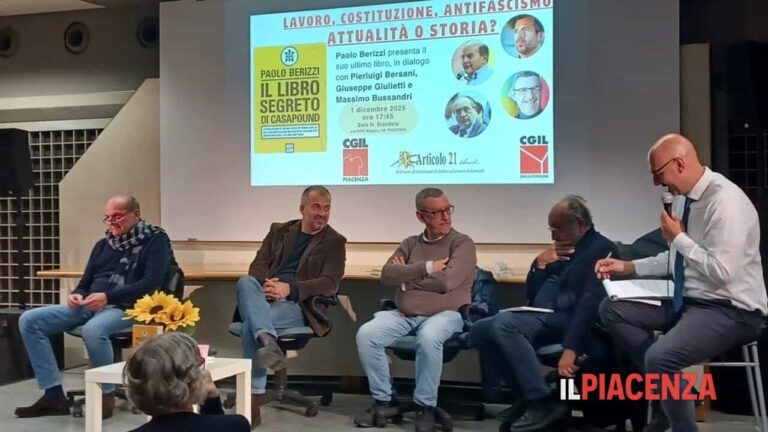 Paolo Berizzi a Piacenza ospite di Cgil e Presidio di Art21 di Piacenza per presentare il suo libro