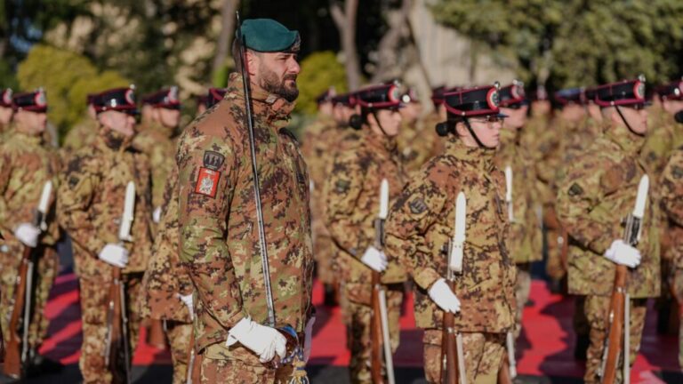 Perché generali e ammiragli vanno all’attacco?