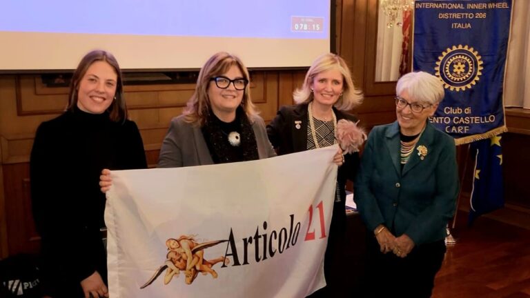 Articolo21 Campania con Innerwheel Club Trento Castello Carf contro il femminicidio