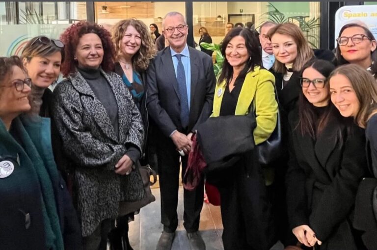 Il procuratore Policastro attaccato da Nordio, cordone solidale della società civile