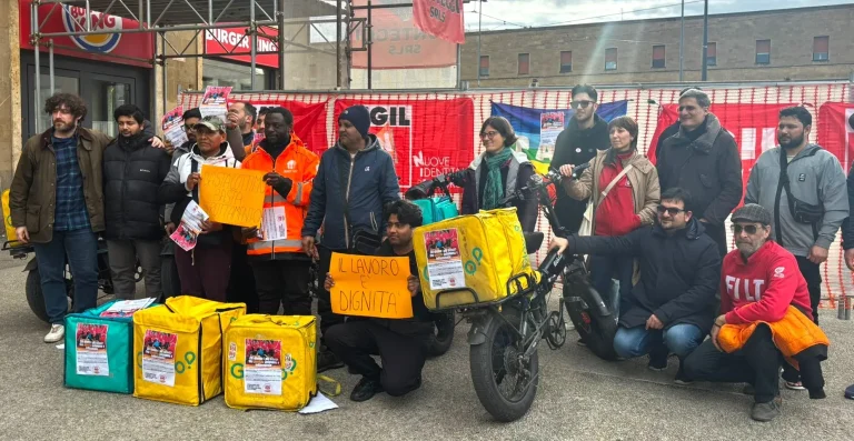 “Lavorare per vivere, non per sopravvivere”, la protesta dei rider in tutta Italia