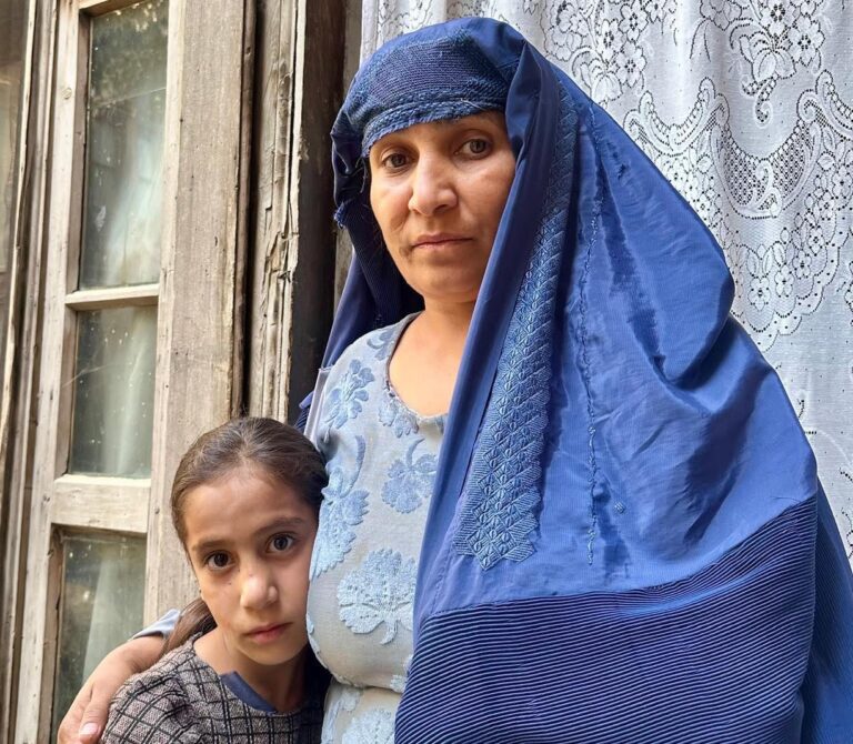 Sulla faglia del mondo: corpi, potere e resistenza delle donne afghane