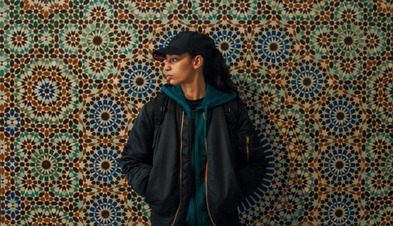 La più piccola: una riflessione potente sull’identità di genere all’ombra della censura