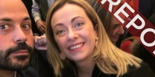 Il caso del selfie tra Meloni e Amico, l’uomo del clan Senese