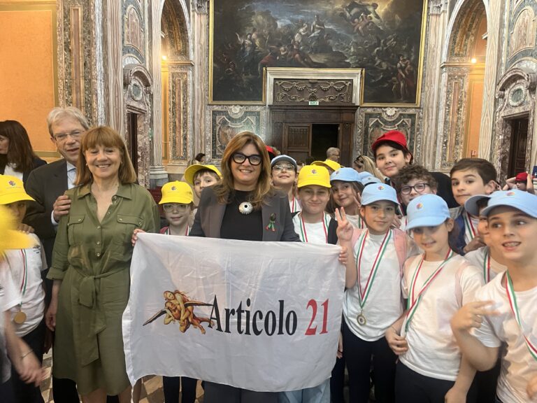 Sud e Scuola: a Napoli la premiazione dei bambini del “Campionato dei Valori”,  moderata dalla portavoce di Articolo21 Campania,  Désirée Klain
