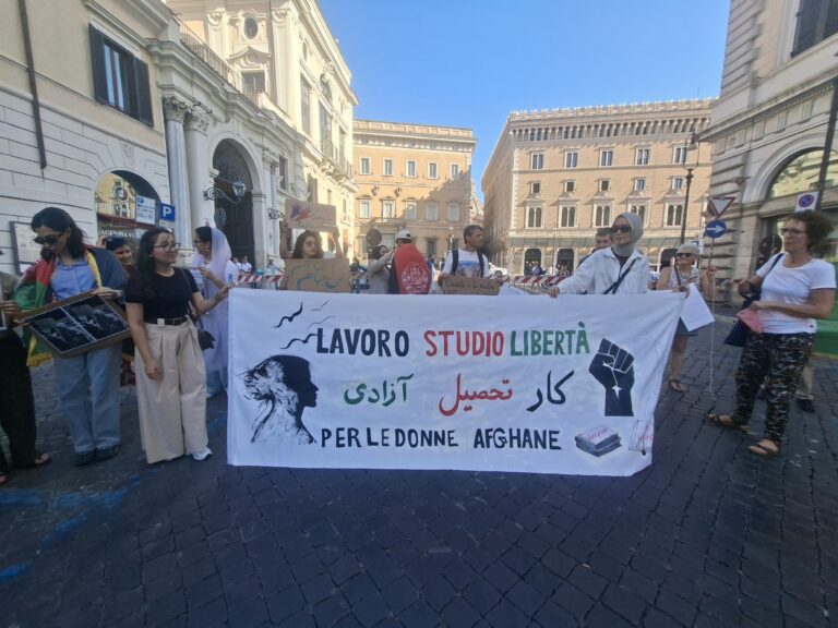 In piazza per i diritti delle donne afghane